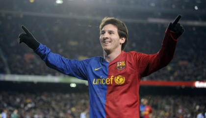 开云官方网页登录-“英超领头羊迎战强敌，冠军争夺战愈发激烈”，英超爆冷夺冠