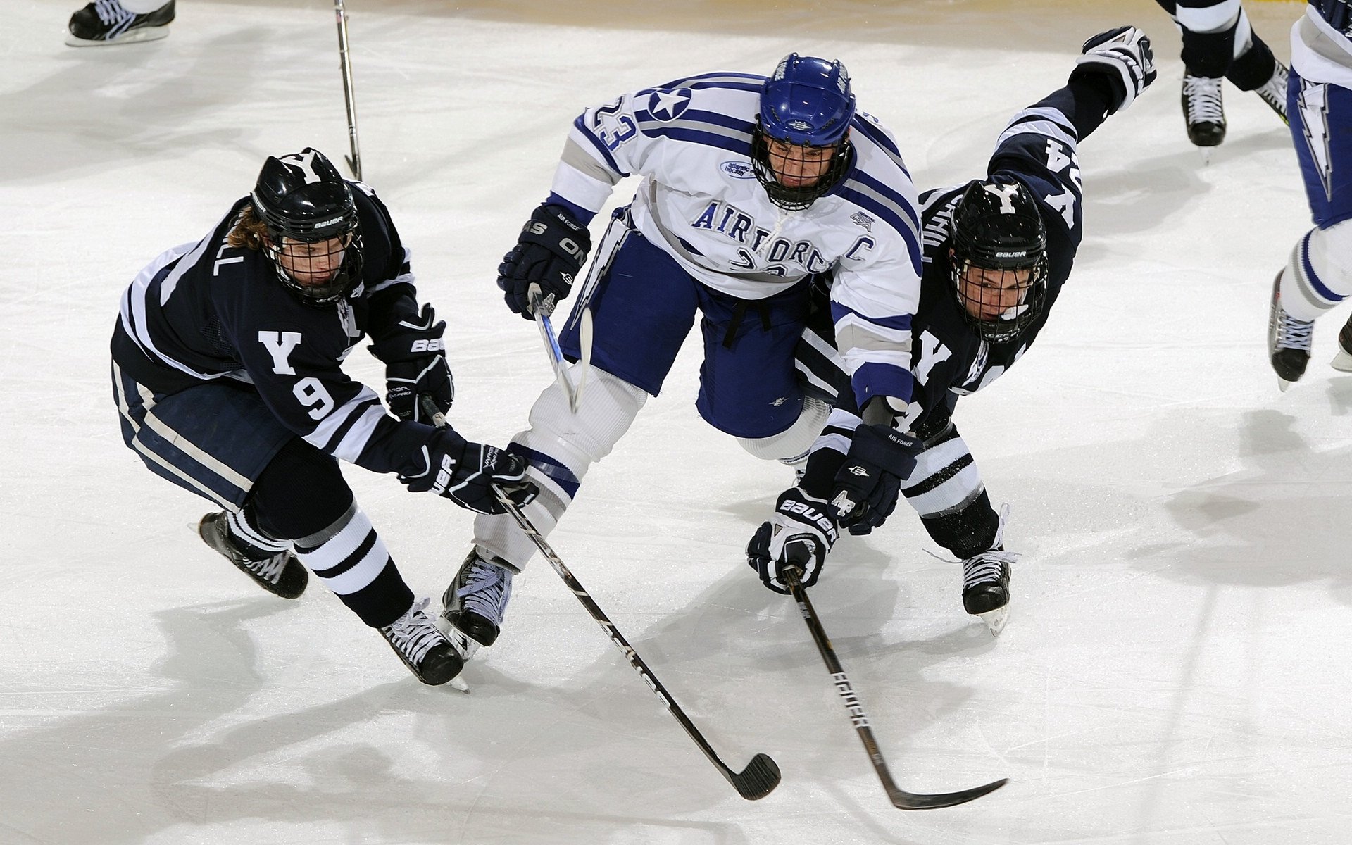 克罗地亚队在巴黎奥运会手球比赛中展现出高效的快攻配合，克罗地亚国家队首发